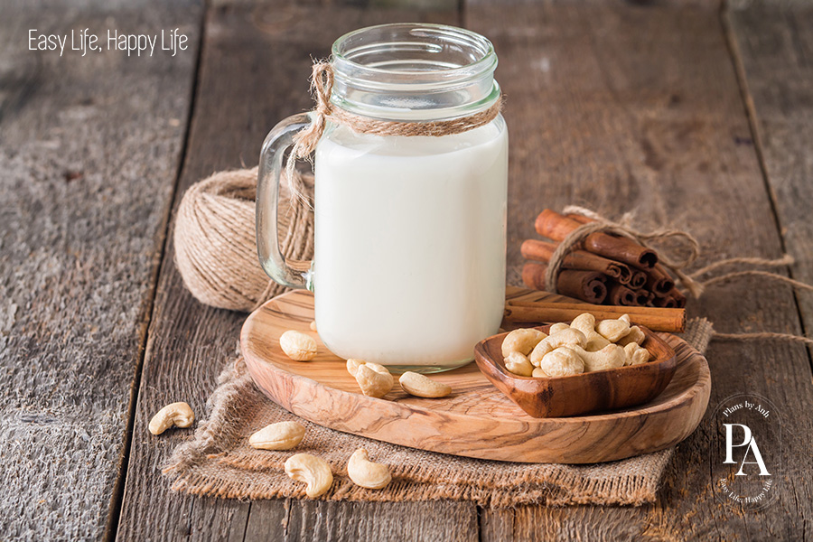 Sữa hạt điều nằm trong danh sách tổng hợp các loại sữa hạt cực tốt cho sức khỏe nên bổ sung hàng ngày.