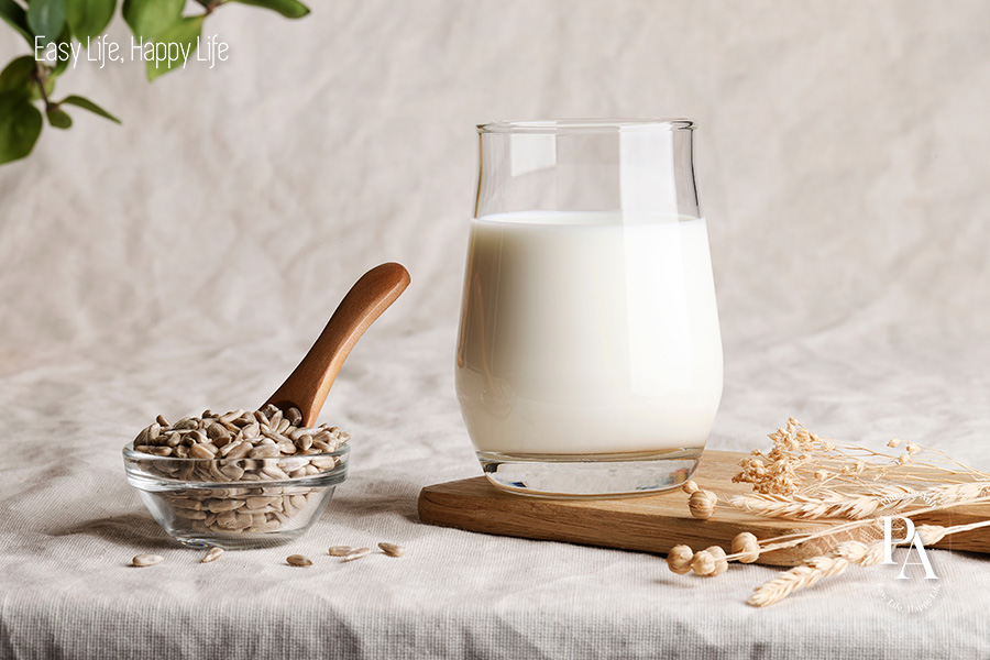 Sữa hạt hướng dương nằm trong danh sách tổng hợp các loại sữa hạt cực tốt cho sức khỏe nên bổ sung hàng ngày.