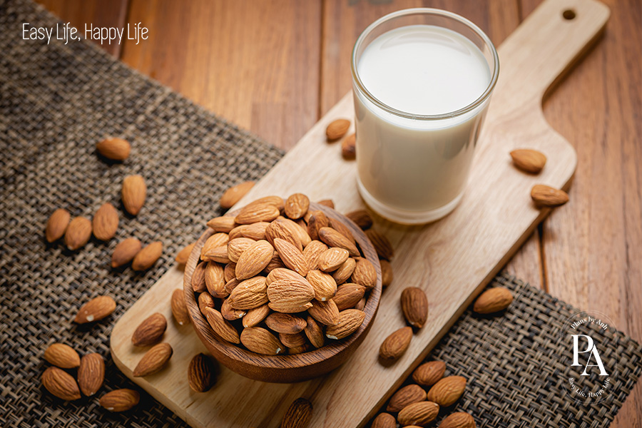 Sữa hạt hạnh nhân nằm trong danh sách tổng hợp các loại sữa hạt cực tốt cho sức khỏe nên bổ sung hàng ngày.
