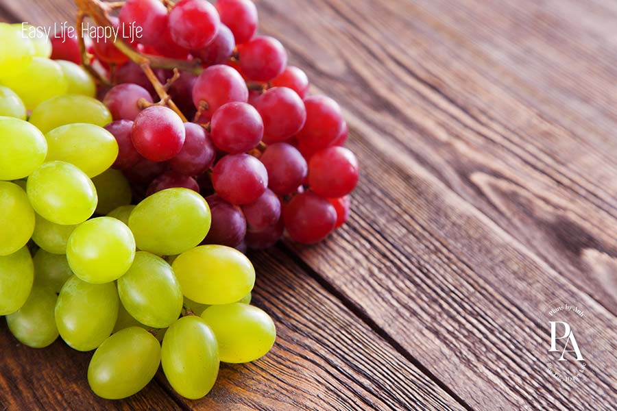 Nho (Grape) nằm trong danh sách tổng hợp các loại trái cây cực tốt cho sức khỏe nên bổ sung hàng ngày.