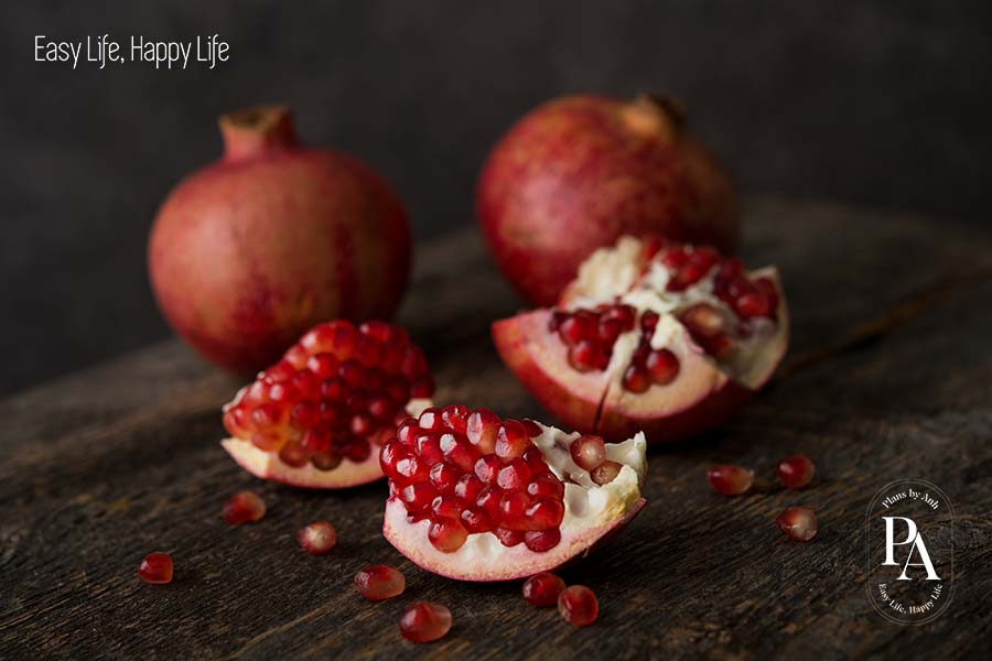 Lựu (Pomegranate) nằm trong danh sách tổng hợp các loại trái cây cực tốt cho sức khỏe nên bổ sung hàng ngày.