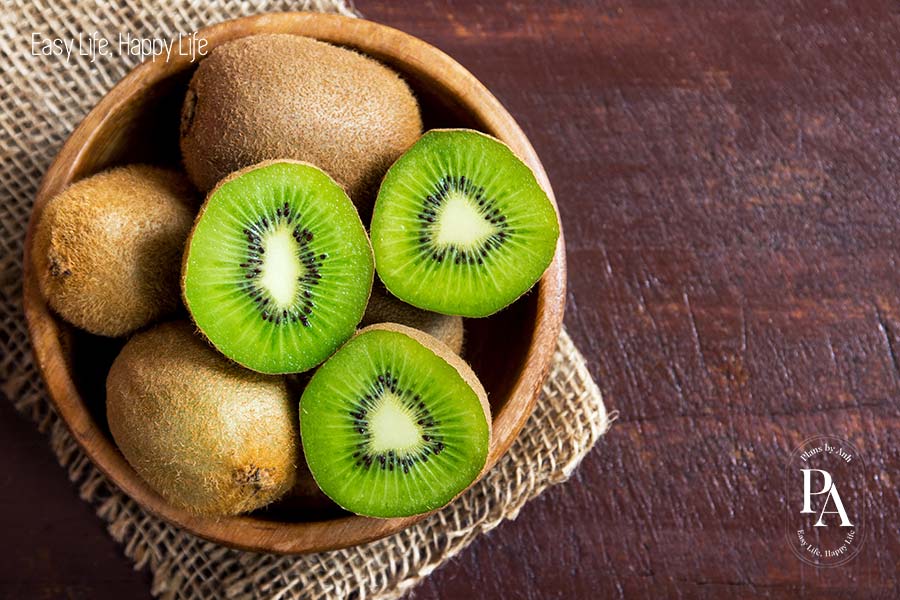 Kiwi nằm trong danh sách tổng hợp các loại trái cây cực tốt cho sức khỏe nên bổ sung hàng ngày.