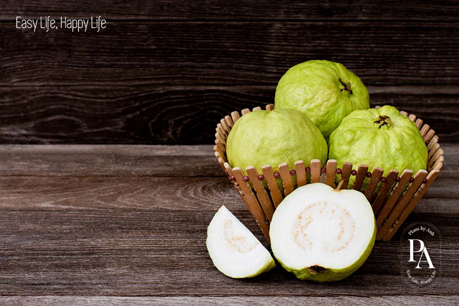 Ổi (Guava) nằm trong danh sách tổng hợp các loại trái cây ít đường cực tốt cho sức khỏe.